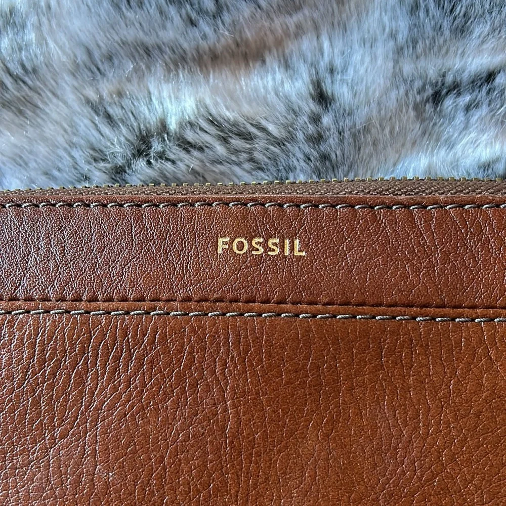 Fossil Leather Wallet - Picture 2 of 6